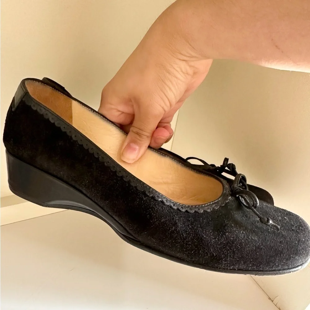Taryn Rose Women's Slip On Bow Flats Italy Black Ballerina size 36 5.5 suede